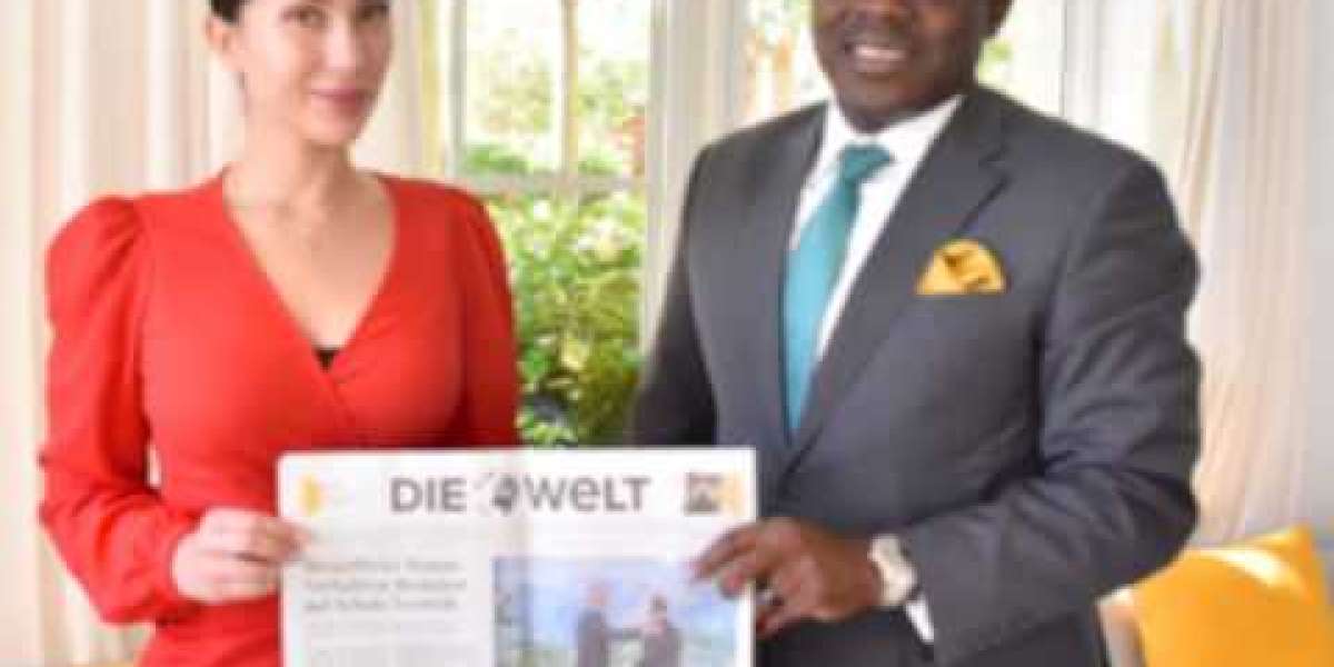 Hon. Chester Cooper sat for an interview with Paula Colard of Die Welt, a well-known German daily newspaper at Baha Mar.